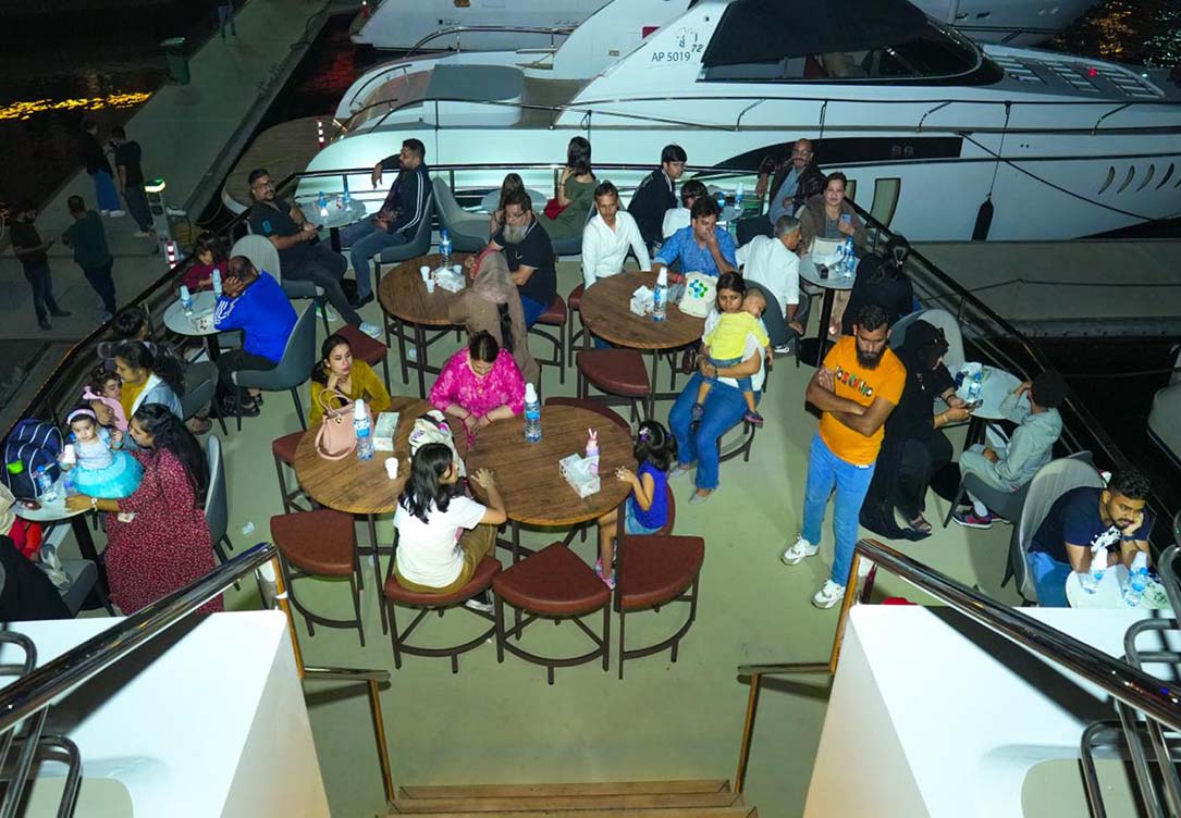 Luxury Romantic Cruise Under Dubai’s Golden Sky