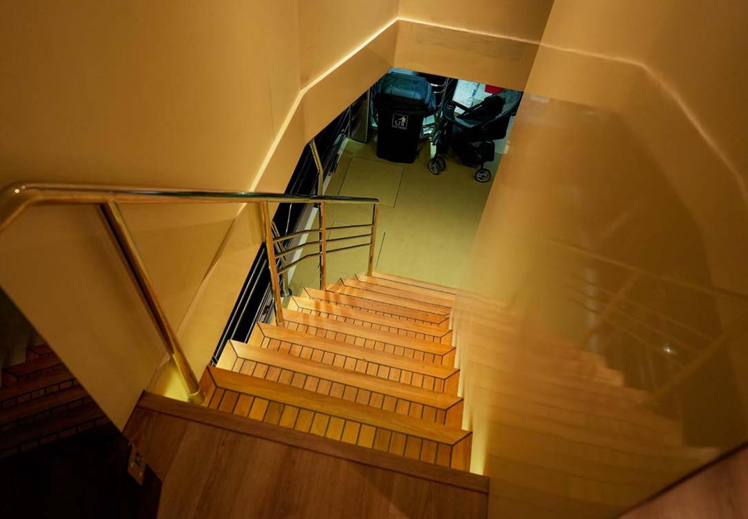 Luxury Romantic Cruise Under Dubai’s Golden Sky