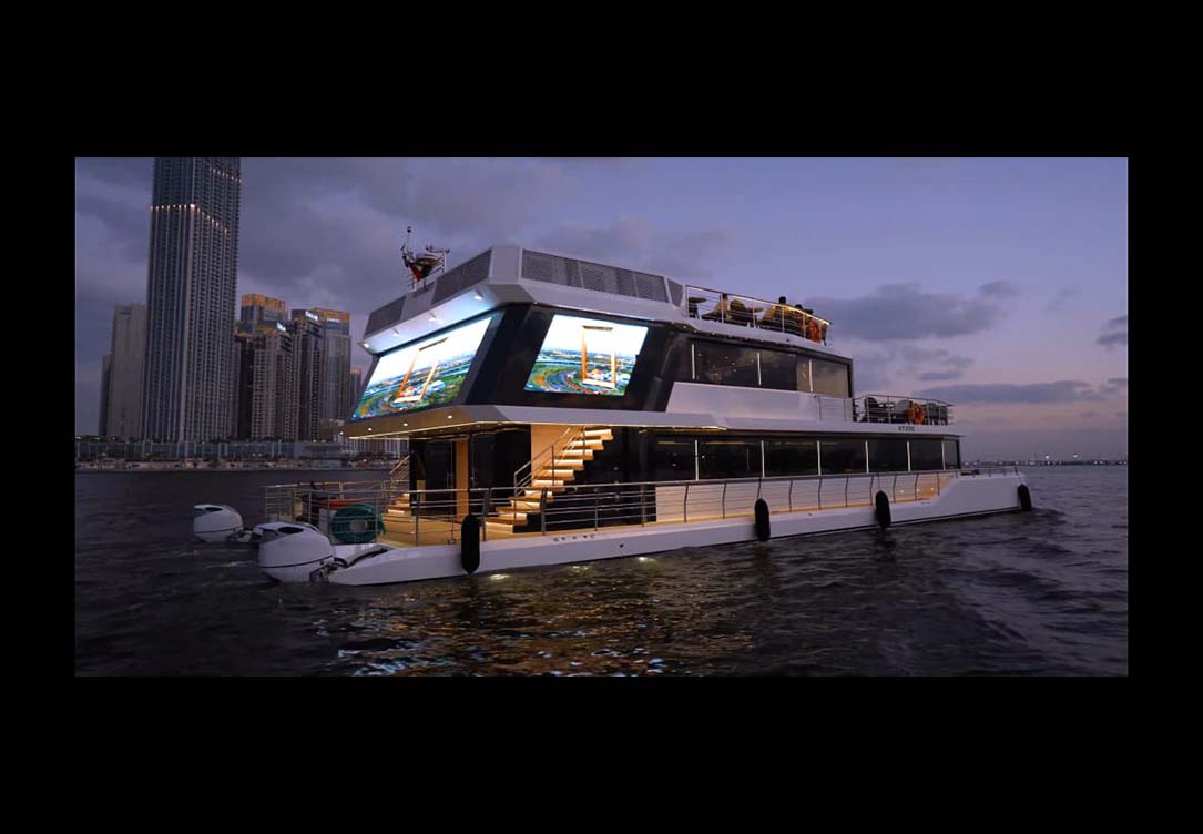 Luxury Romantic Cruise Under Dubai’s Golden Sky