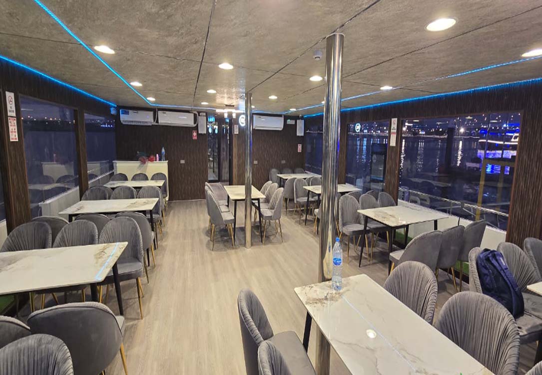 Dubai Dhow Cruise Love Birds