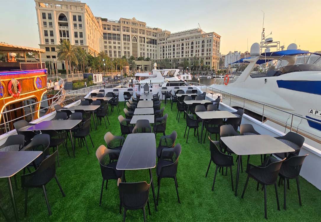 Dubai Dhow Cruise Love Birds