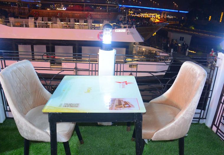 An Evening in Dhow Cruise Dubai Canal